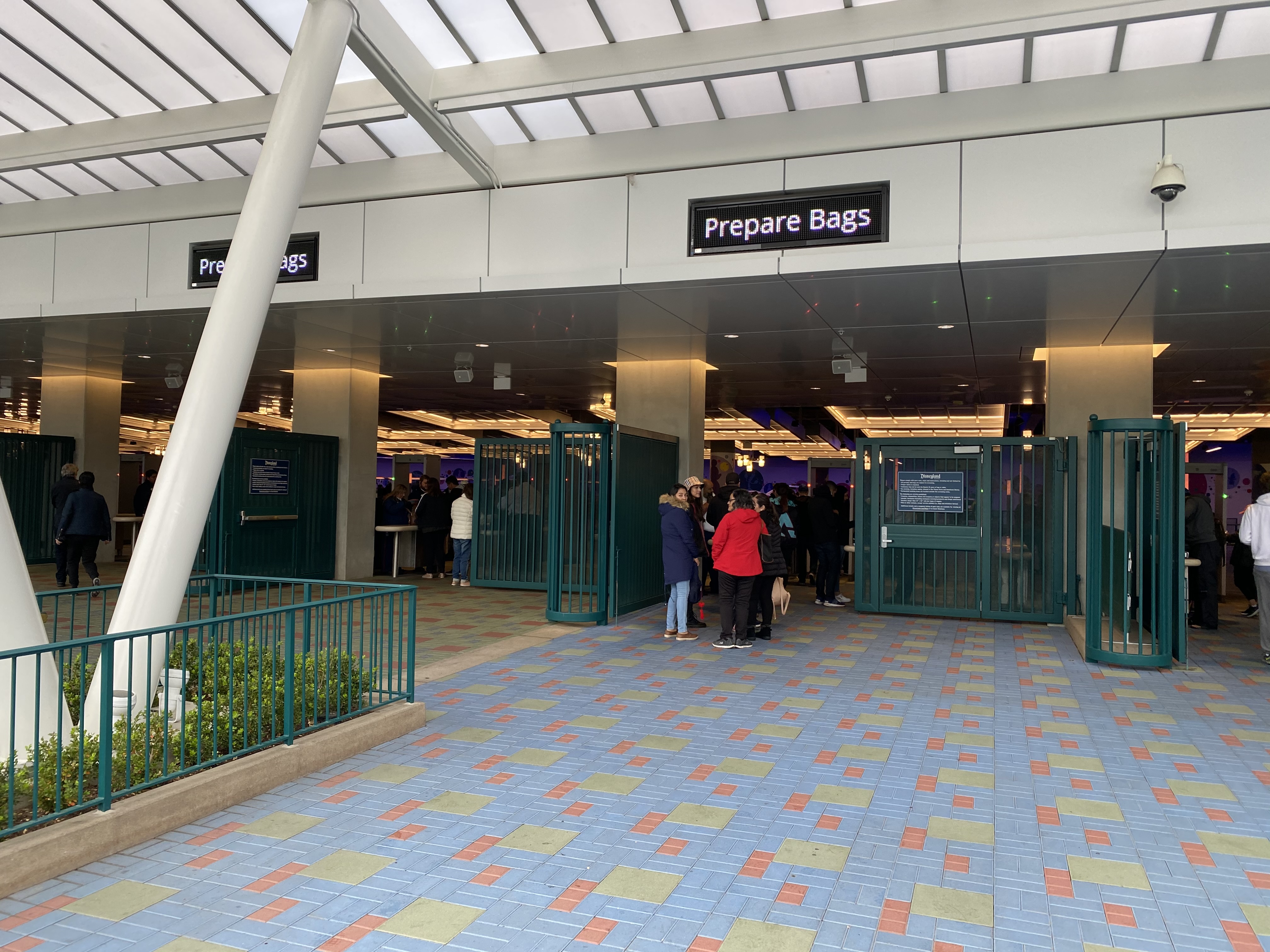 PHOTO REPORT Disneyland Park 3/13/20 Last Day of Operation Before