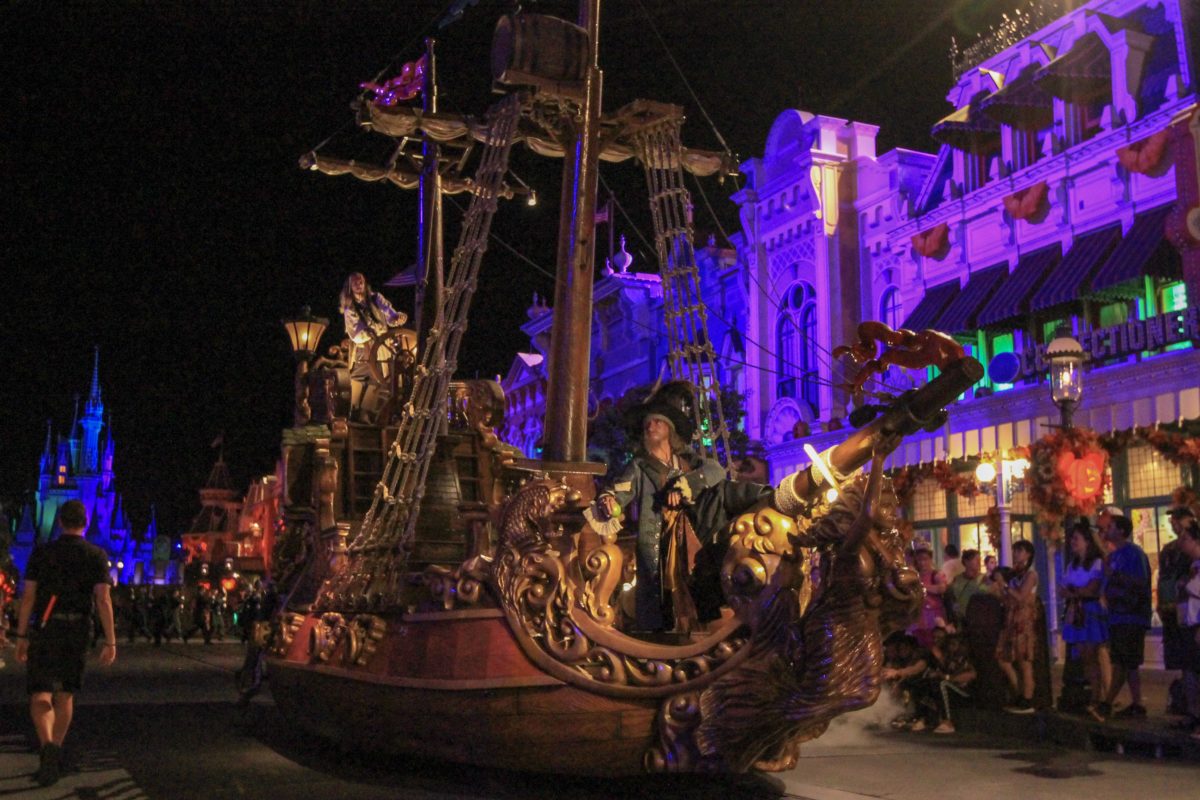 PHOTOS, VIDEO Mickey's Boo to You Parade Returns for 2018 Halloween