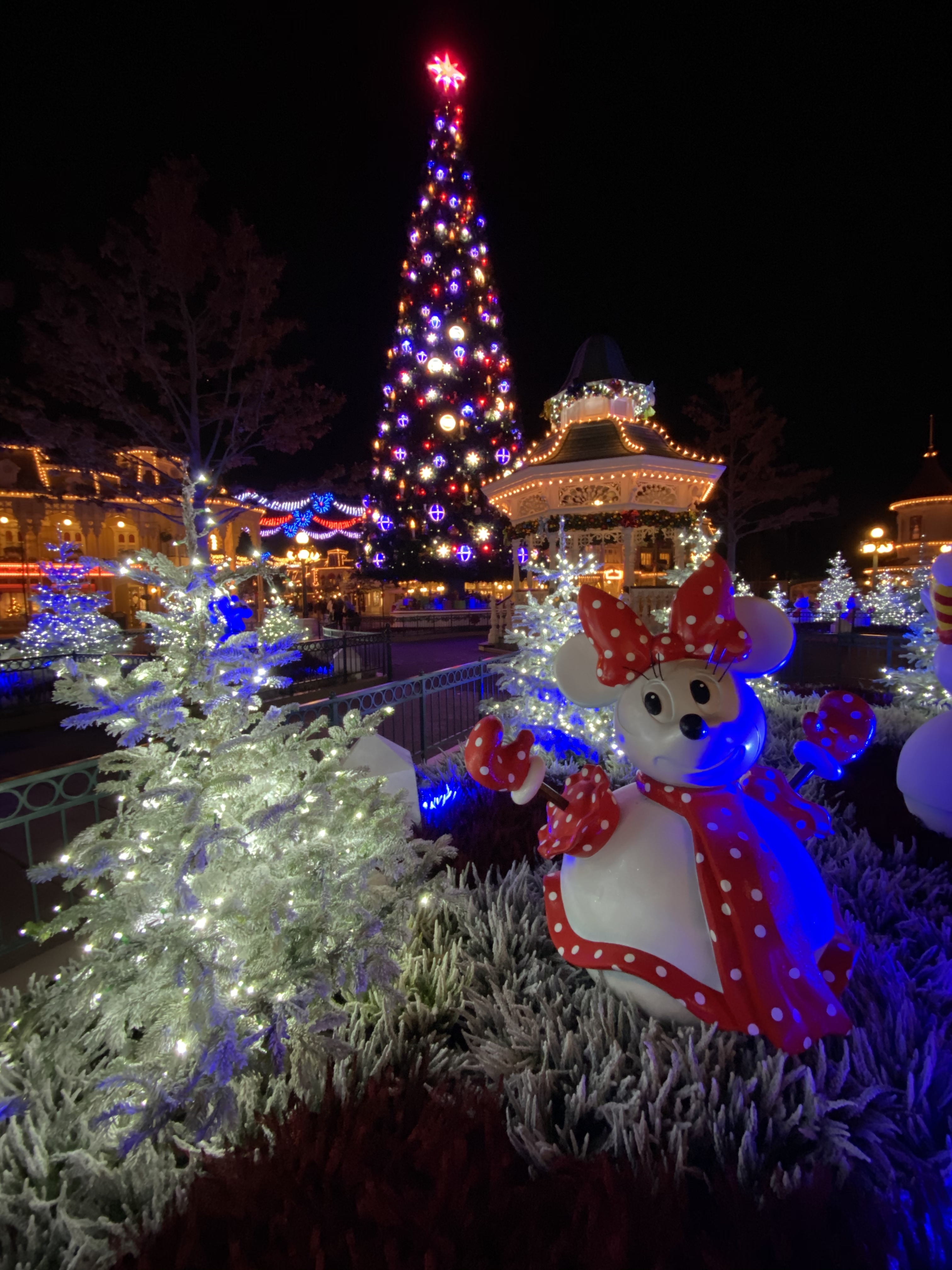 PHOTOS, VIDEO New "Mickey’s Magical Christmas Lights" Tree Lighting
