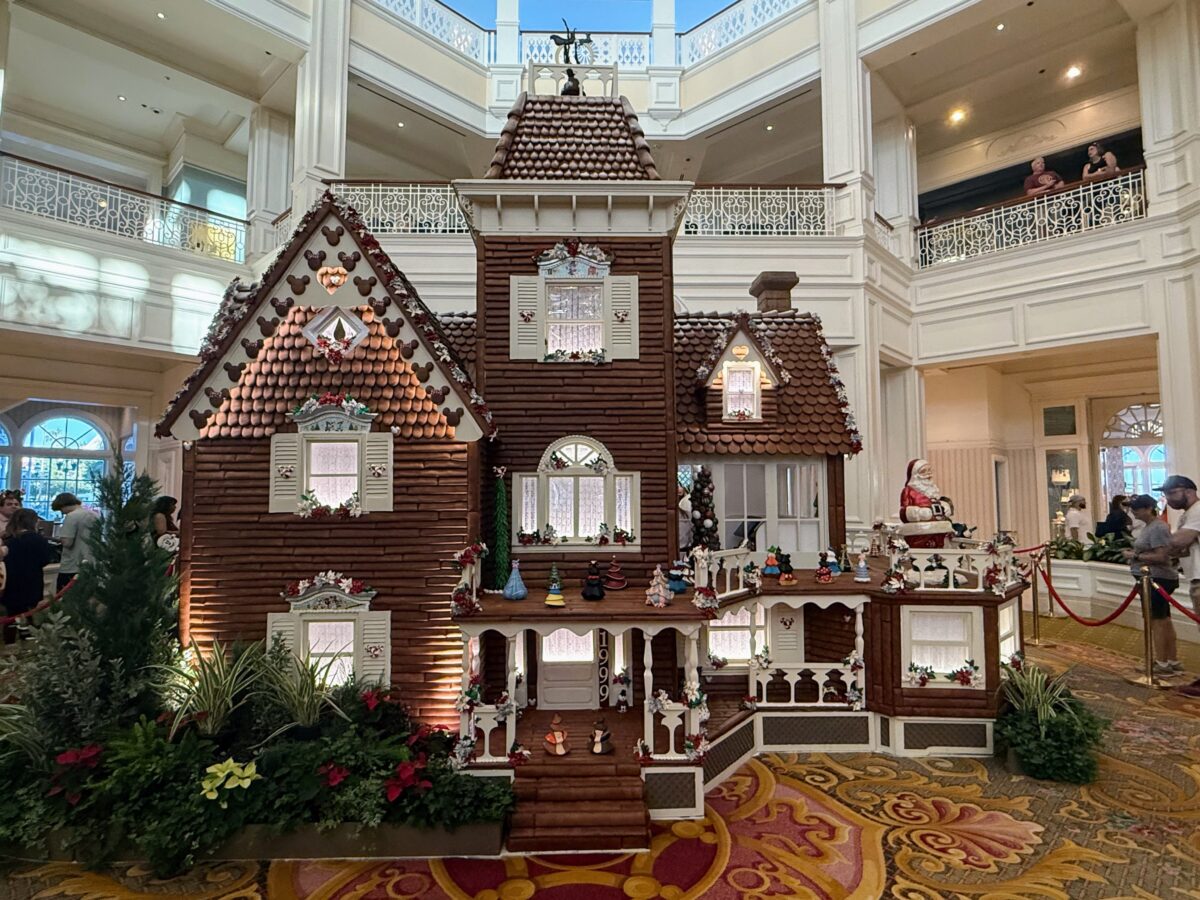 Gingerbread houses at Disney World for Christmas 2025 WDW Prep School