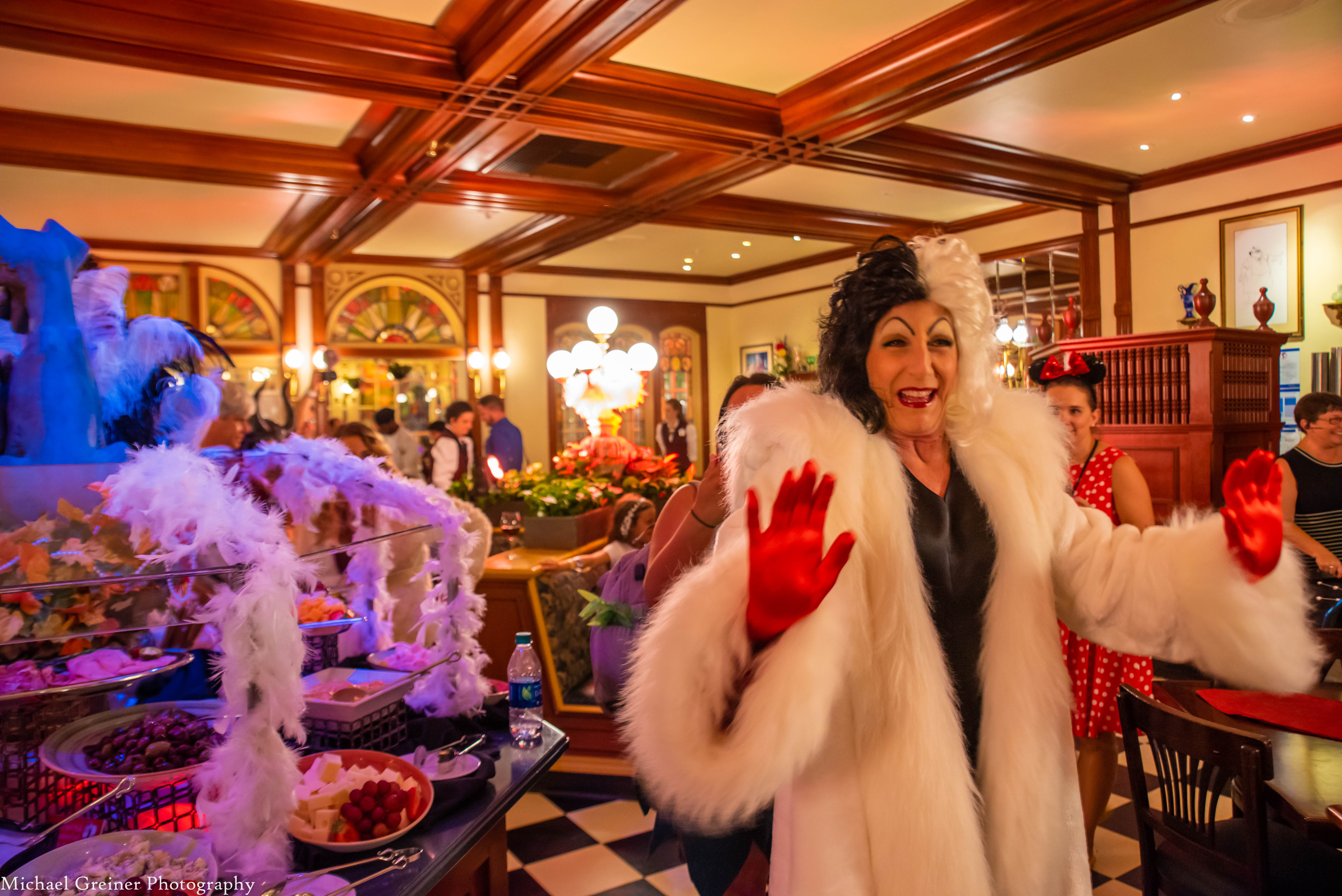 Review Cruella’s Halloween Hideaway at Mickey’s Not So Scary Halloween