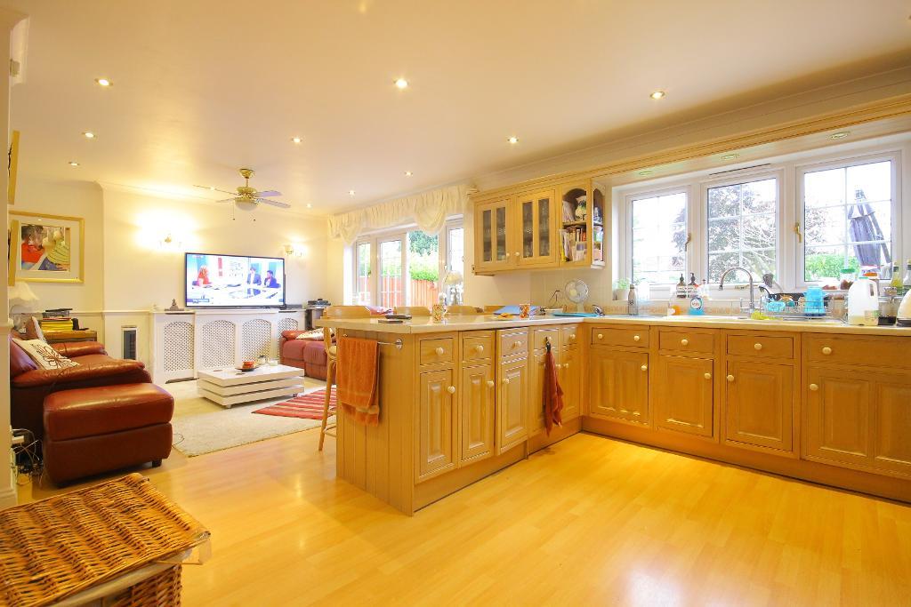 Coningsby Gardens, Chingford Mount, E4 9BD DPR