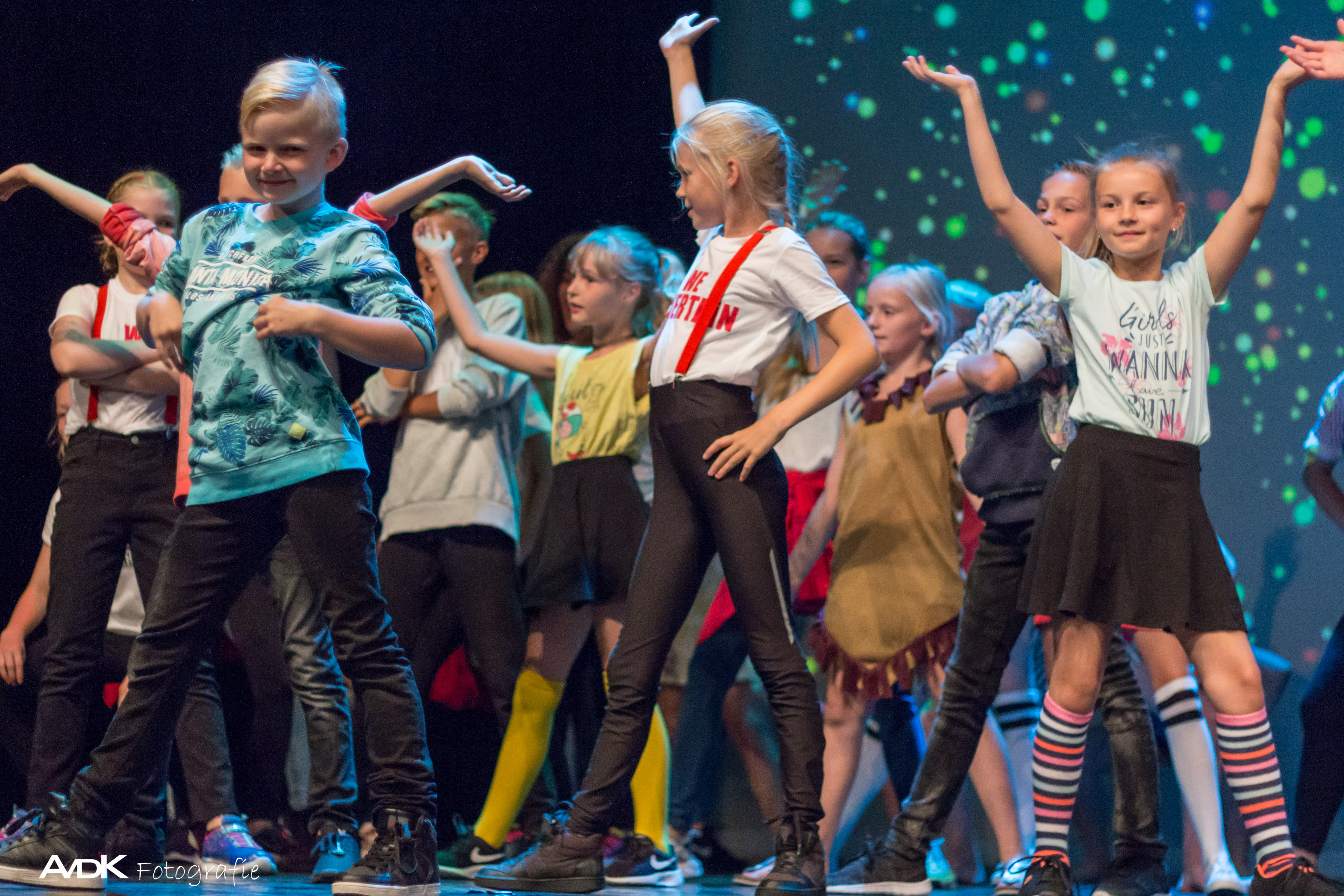 We Entertain DANSSCHOOL HEERHUGOWAARD