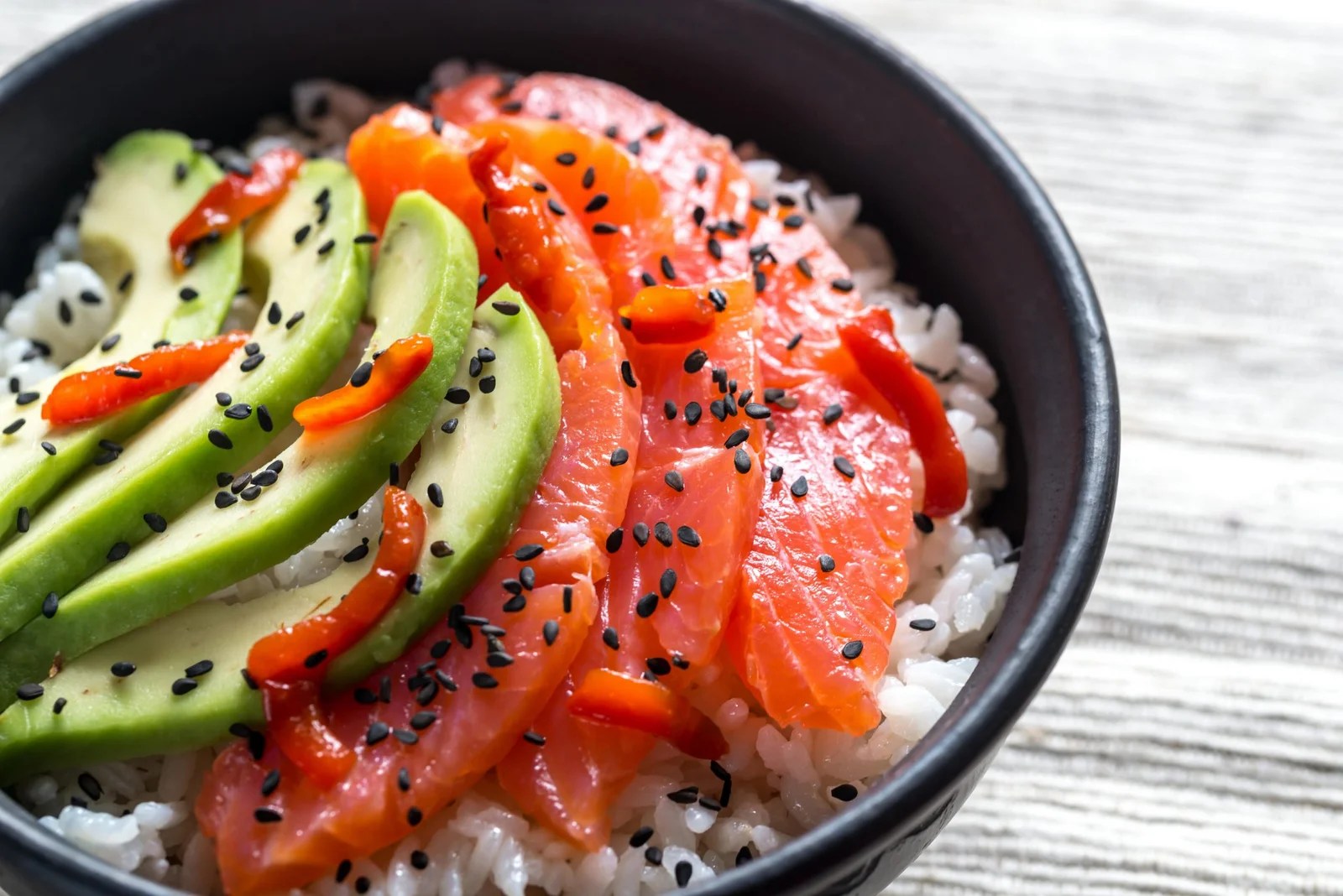 White rice with salmon and avocado We Evolution