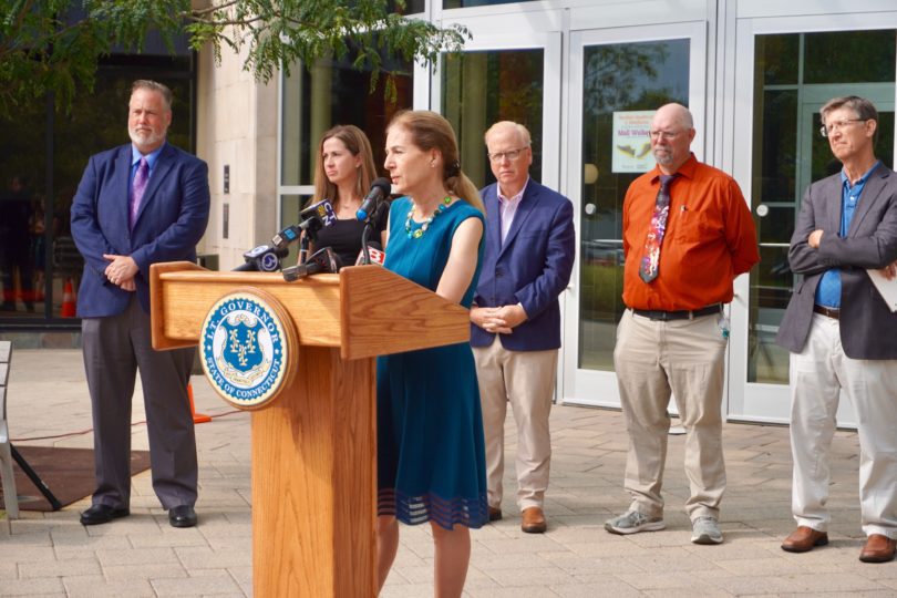 Lt. Gov. Bysiewicz Visits West Hartford to Promote TaxFree Week We