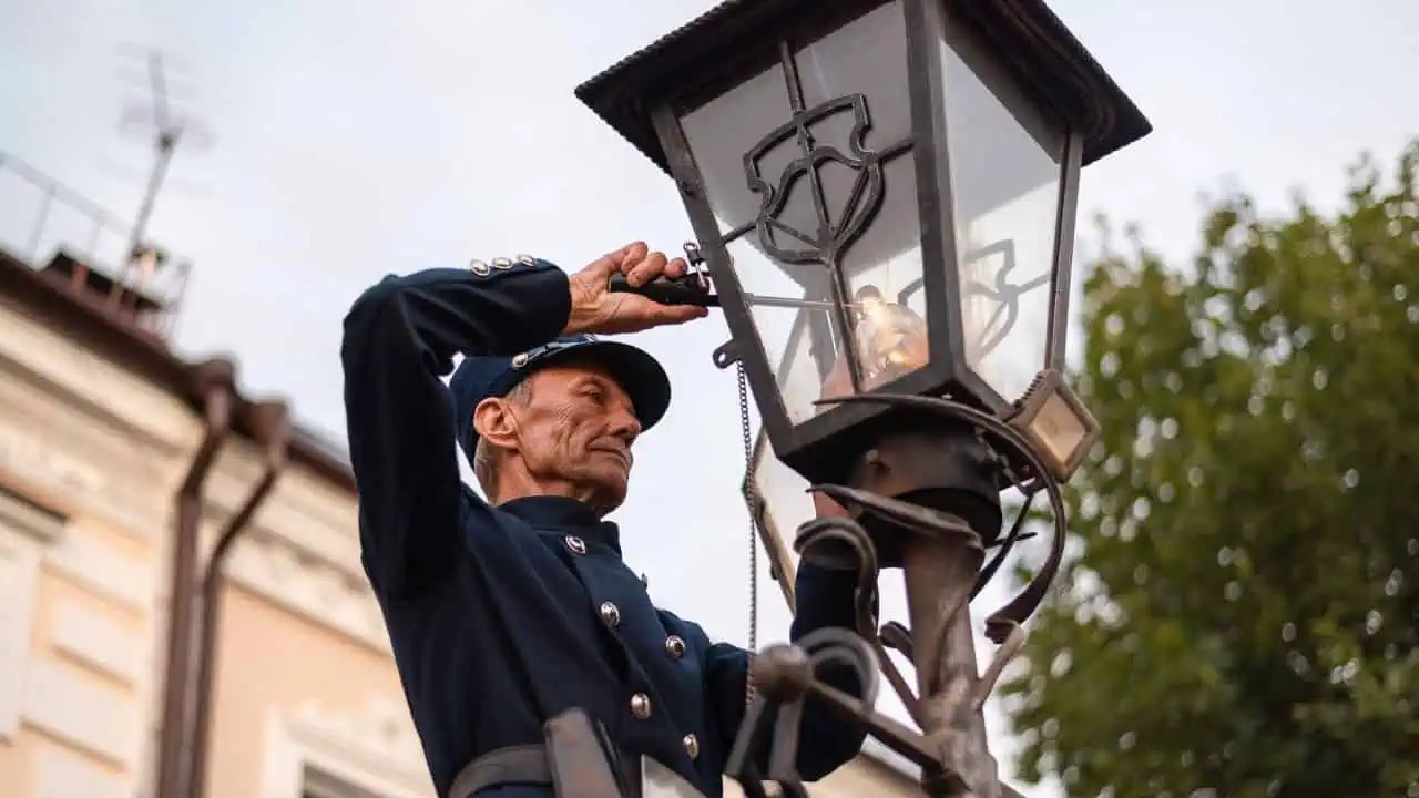 "No Job Is Safe" 15 OncePrestigious Jobs That Are Now Gone Forever