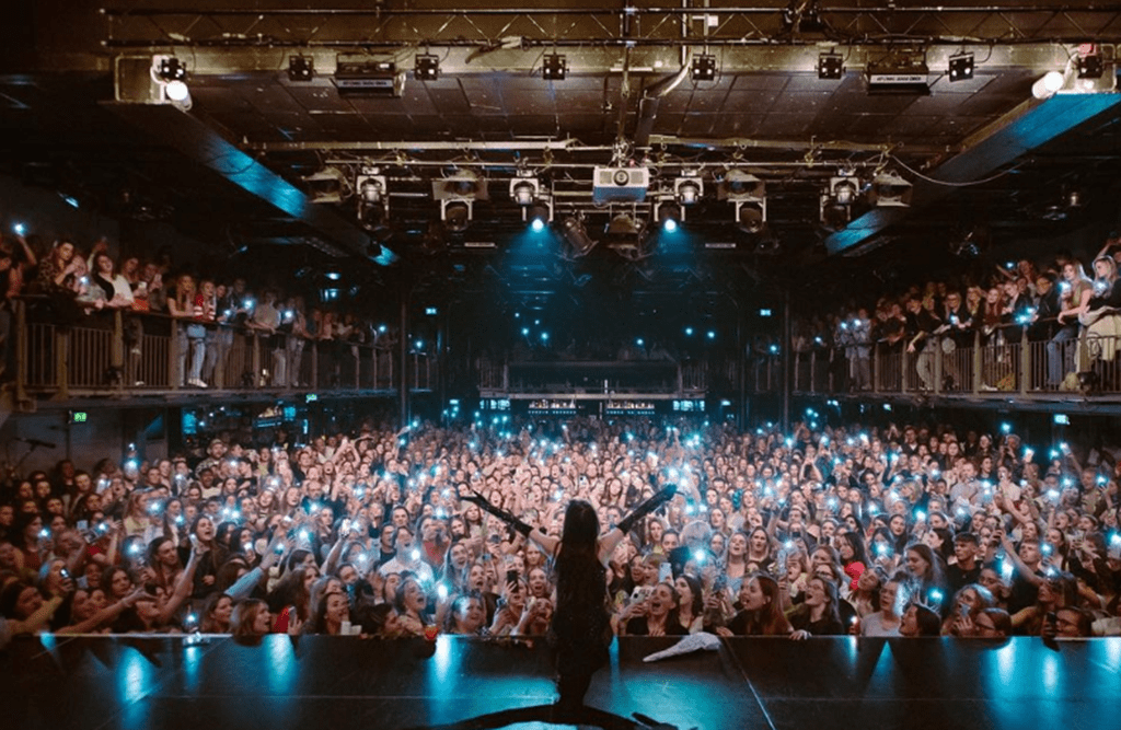 Mimi Webb Parents Ethnicity Religion Siblings And Family