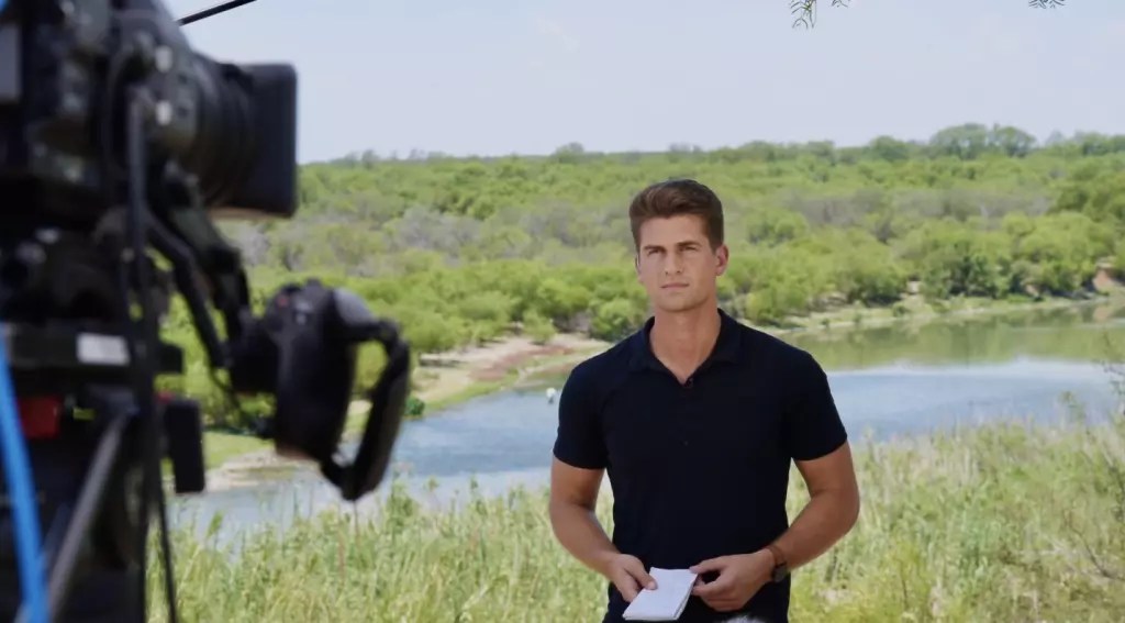 Who Is Fox Reporter Bill Melugin Wife To Be Katy(03)