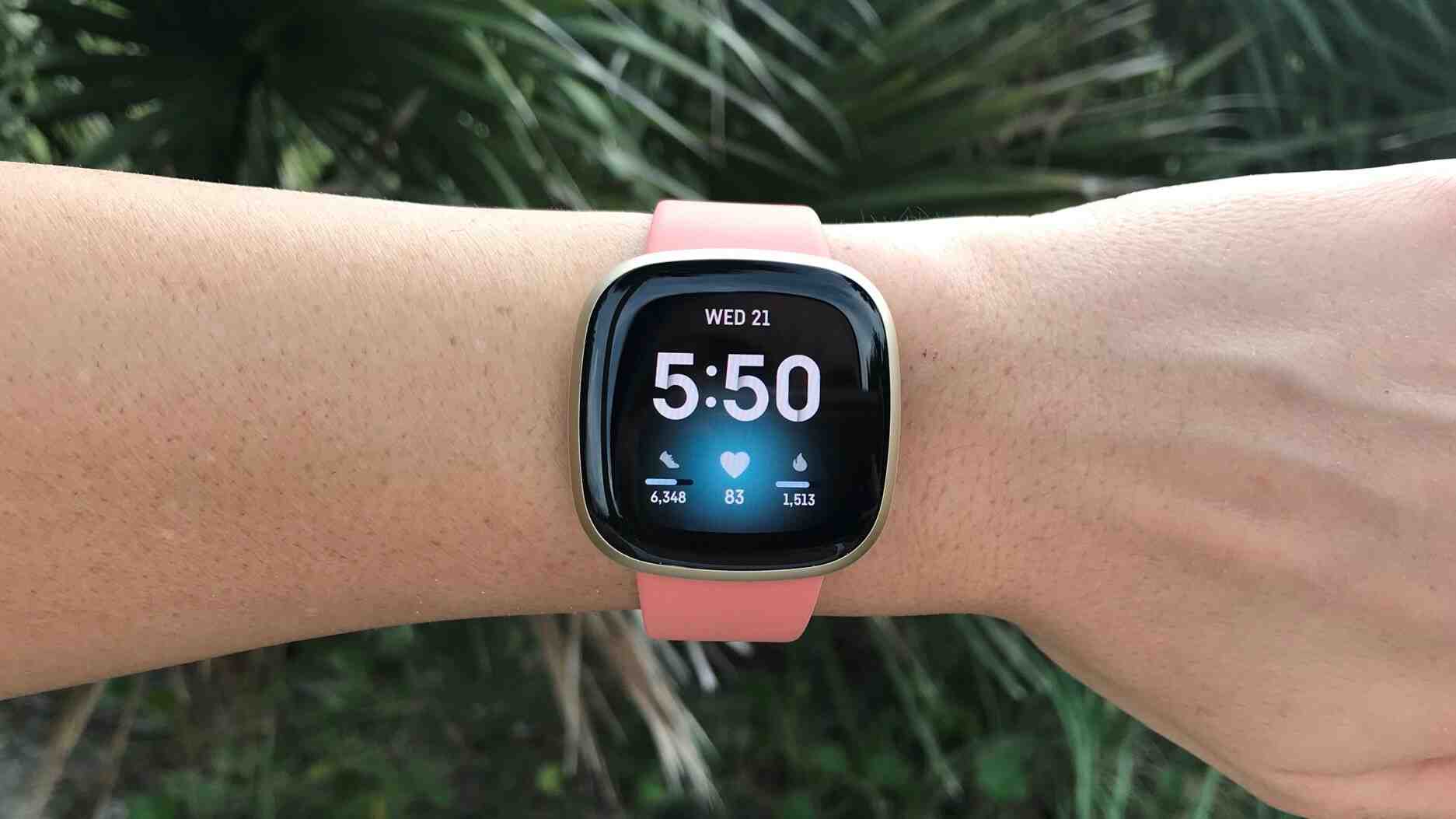 What does a Fitbit versa 3 do? Wearable Fitness Trackers