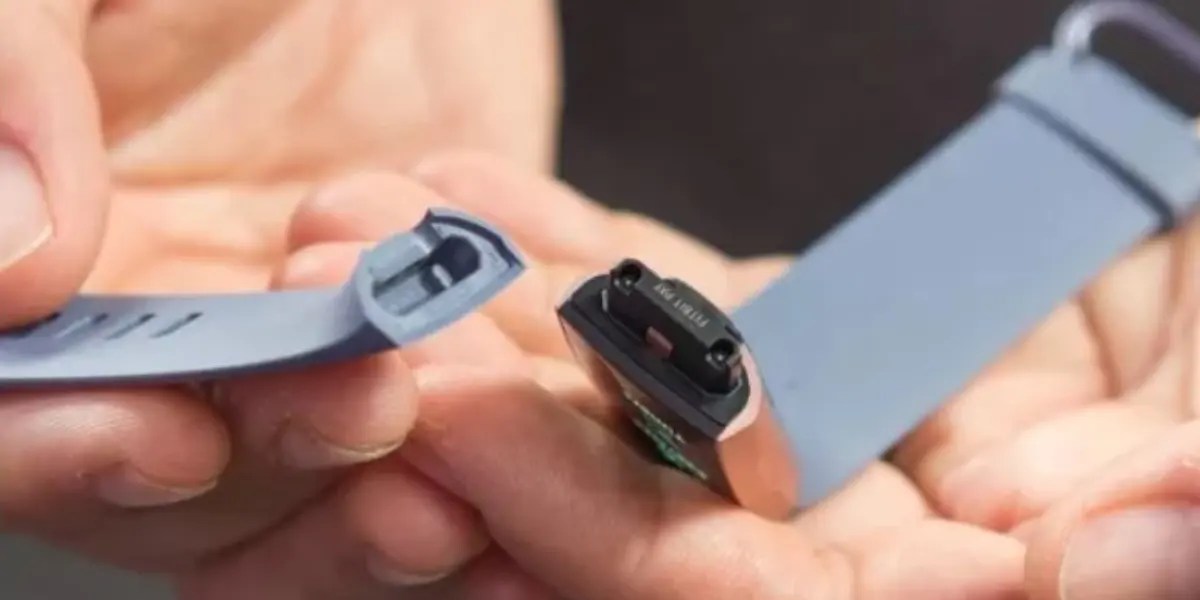Why Does Your Fitbit Band Keeps Detaching? 4 Tips to Fix It