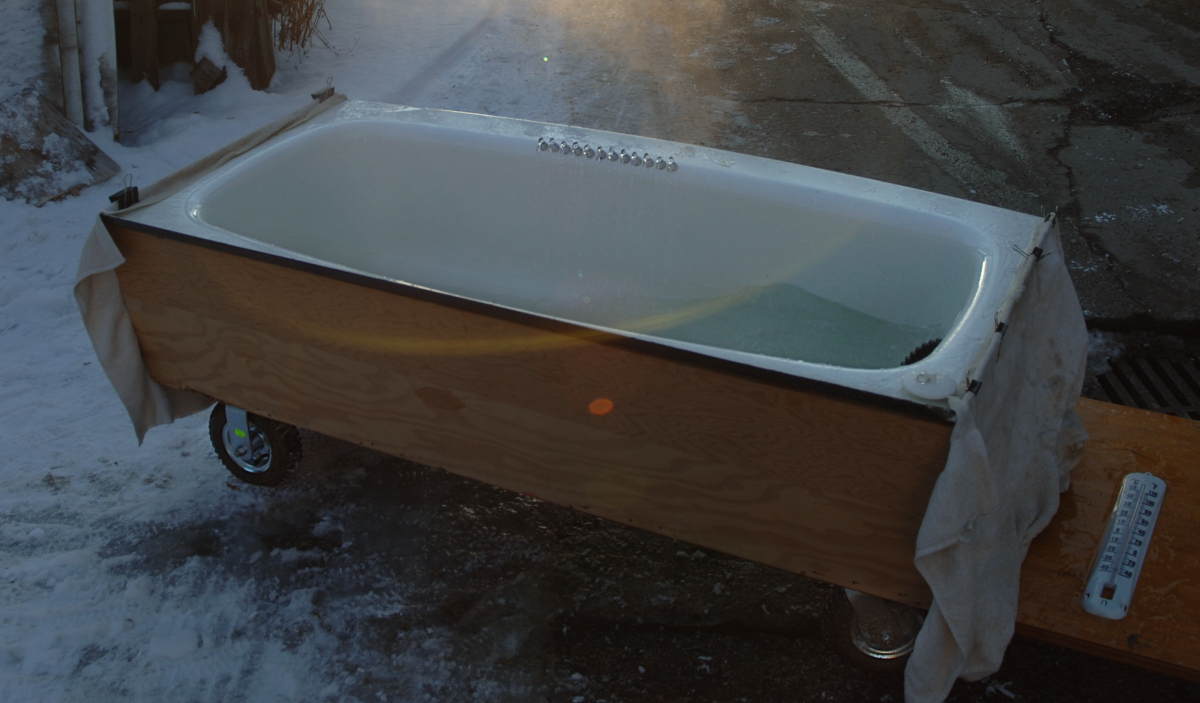 Bathtub on wheels with builtin hydraulophone