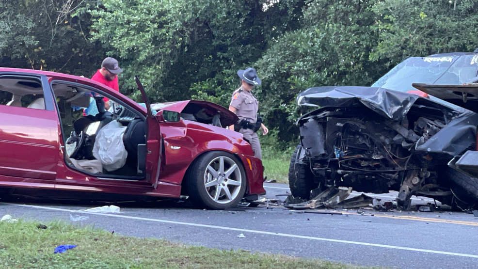 2 injured after crash near Scenic Highway in Pensacola(04)