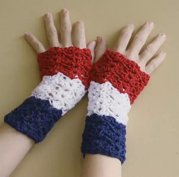 Paris Stitch Fingerless Gloves » Weave Crochet