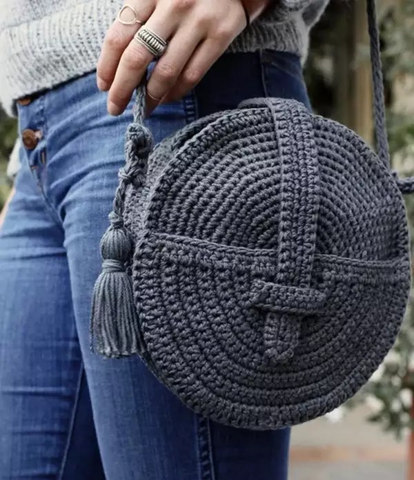 Crochet Round Purse Pattern » Weave Crochet