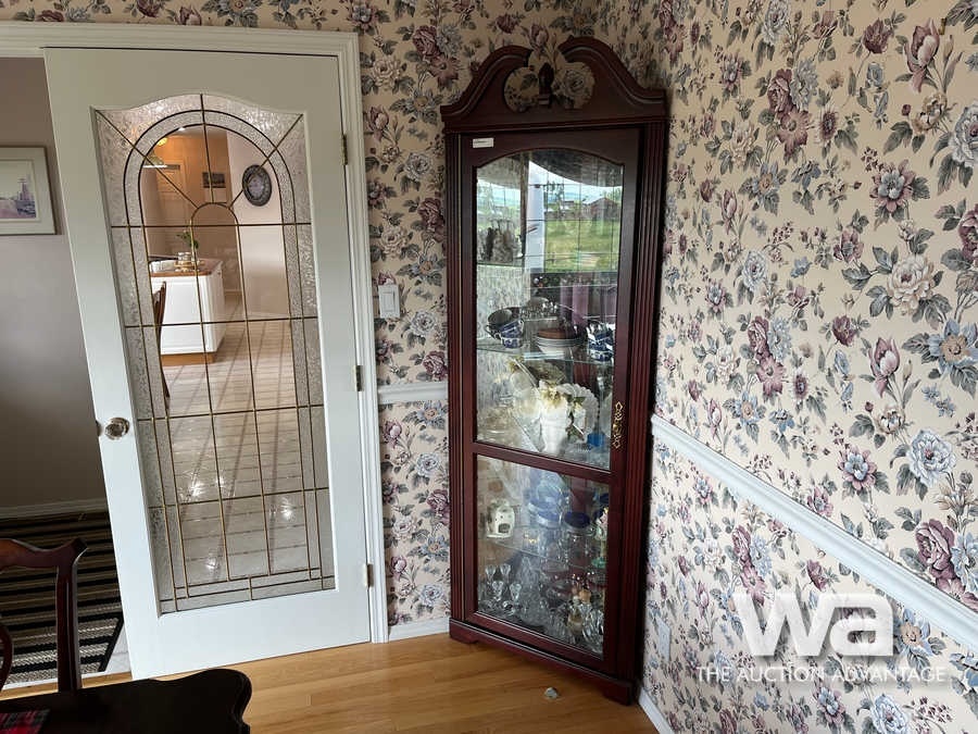 Buhler Oak Corner Curio Matttroy