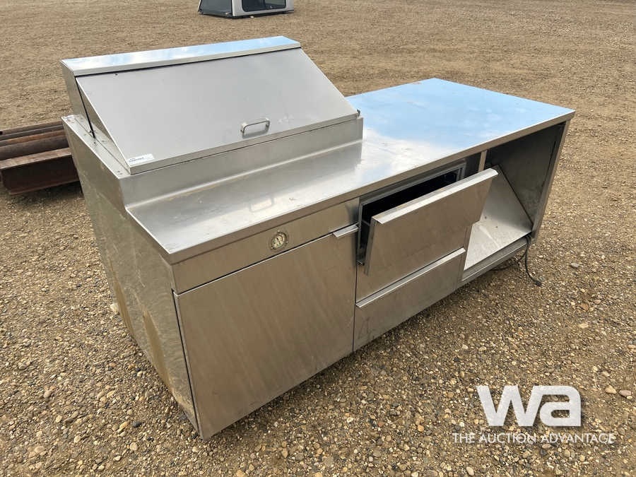 STAINLESS STEEL COMMERCIAL KITCHEN PREP TABLE