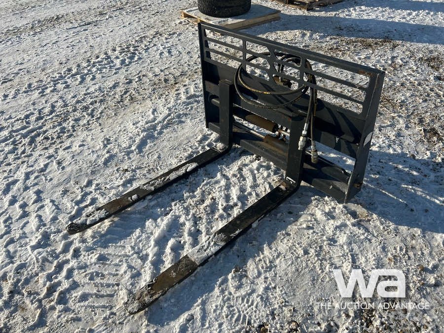 SKID STEER HYDRAULIC 48" PALLET FORKS