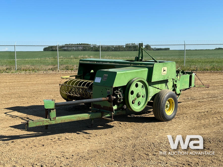 JOHN DEERE 336 SQUARE BALER