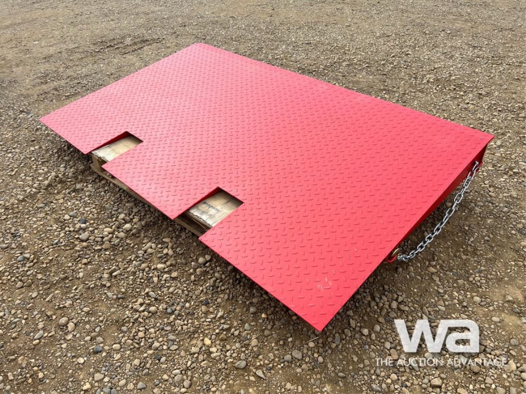 7 X 4 FT. SHIPPING CONTAINER RAMP