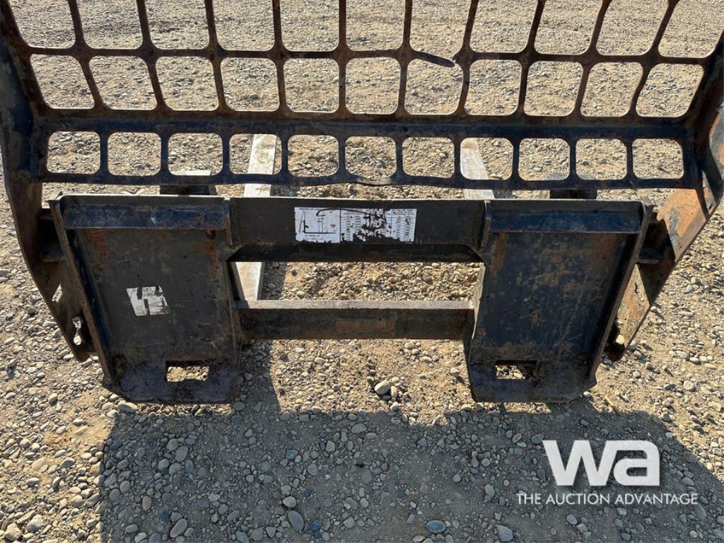 BOBCAT SKID STEER PALLET FORKS