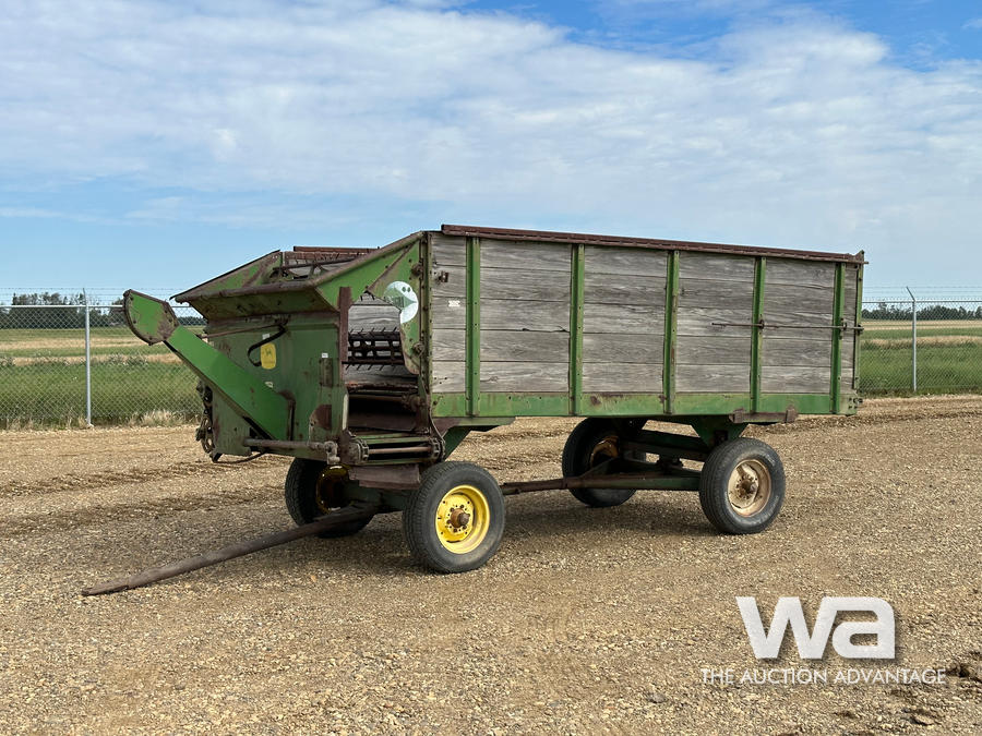 JOHN DEERE 953 SILAGE FEED WAGON