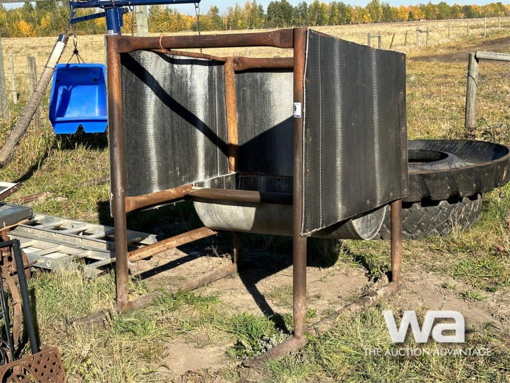 LIVESTOCK MINERAL FEEDER