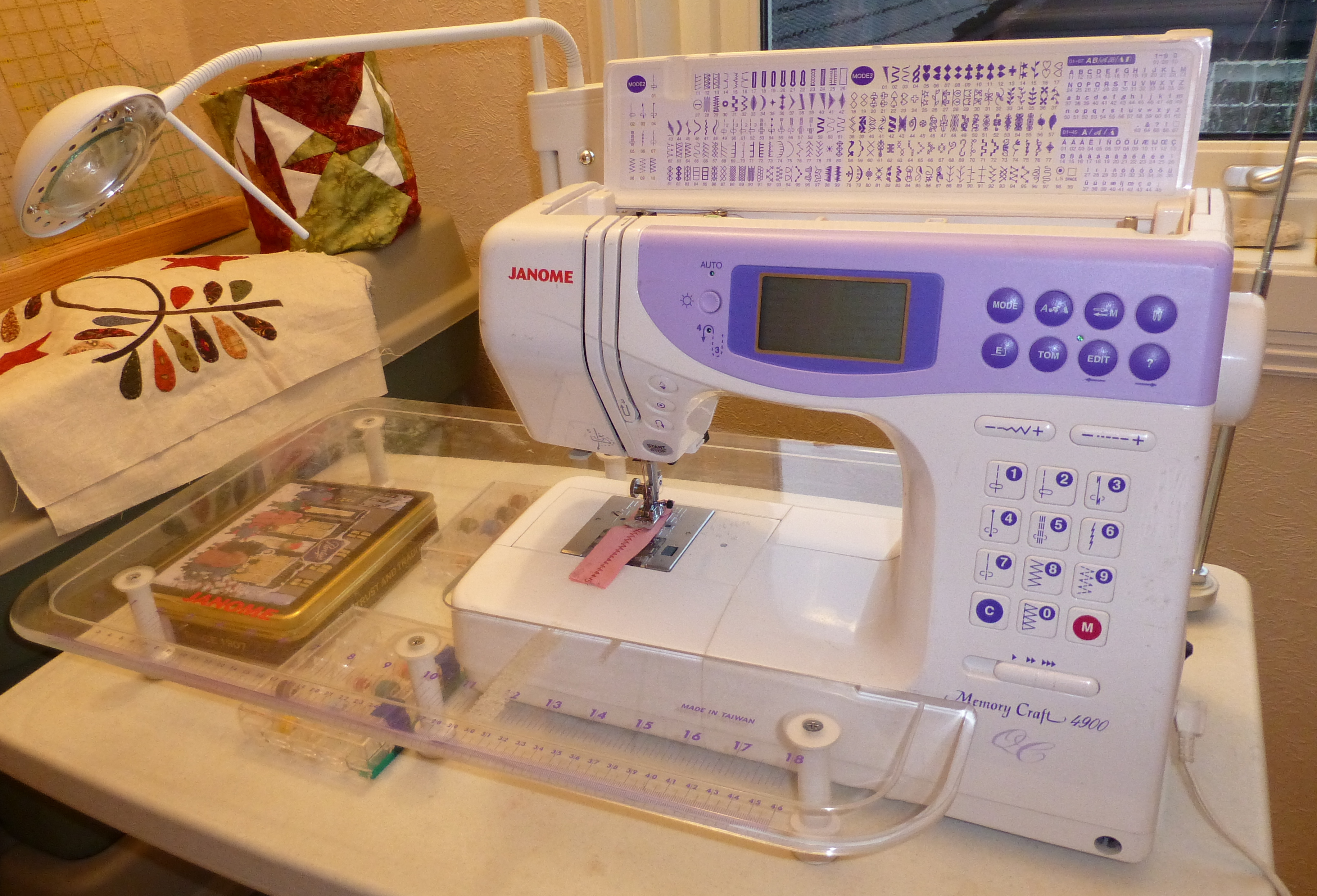 Швейная машина Janome Memory Craft 4900 читайте на Tkat.ru.