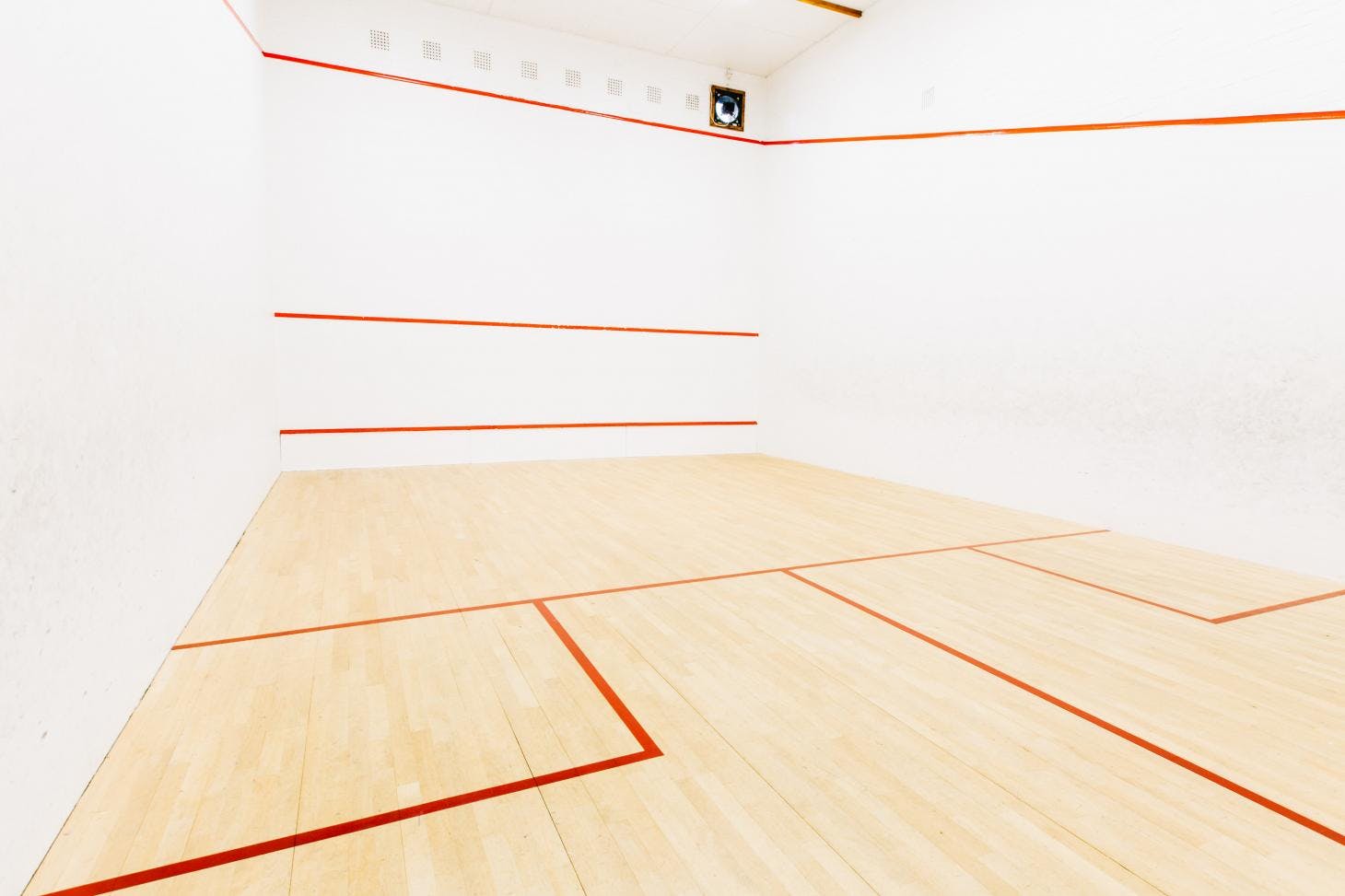 Swan Pool and Leisure Centre, Aylesbury Vale Squash Court Playfinder