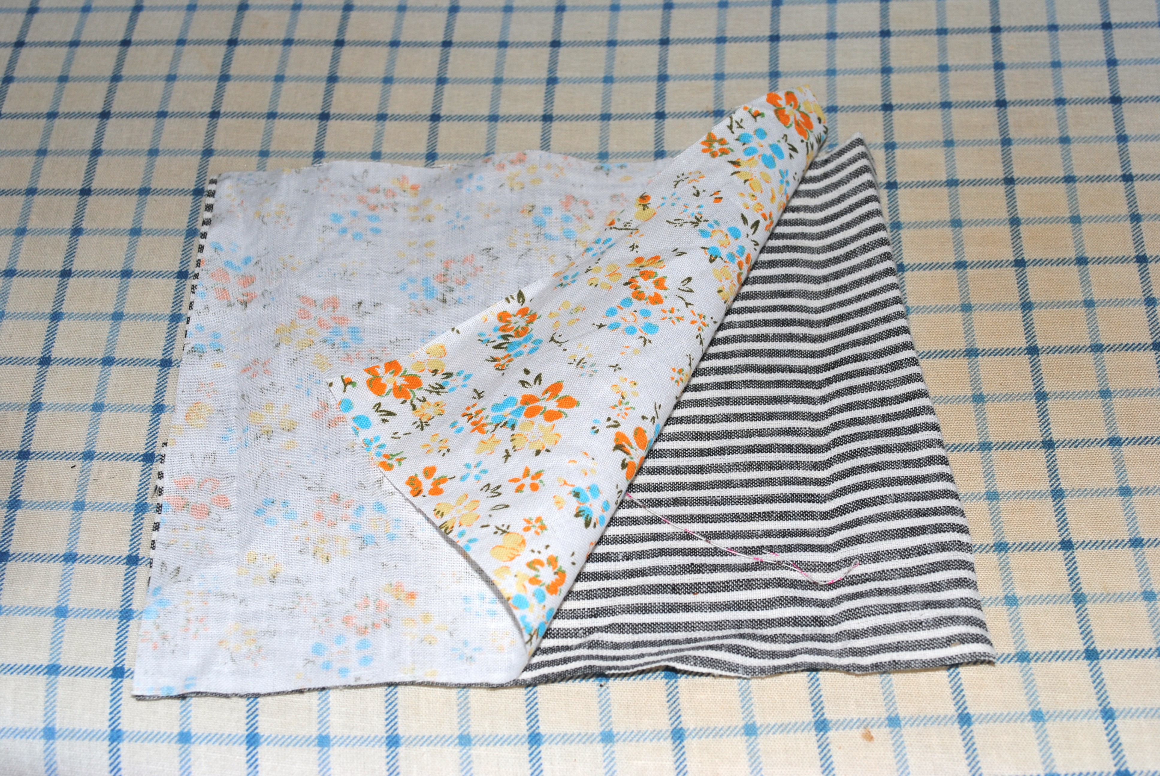 Tissue Pouch Tutorial part of the Gifts under 5 / 15 minutes series