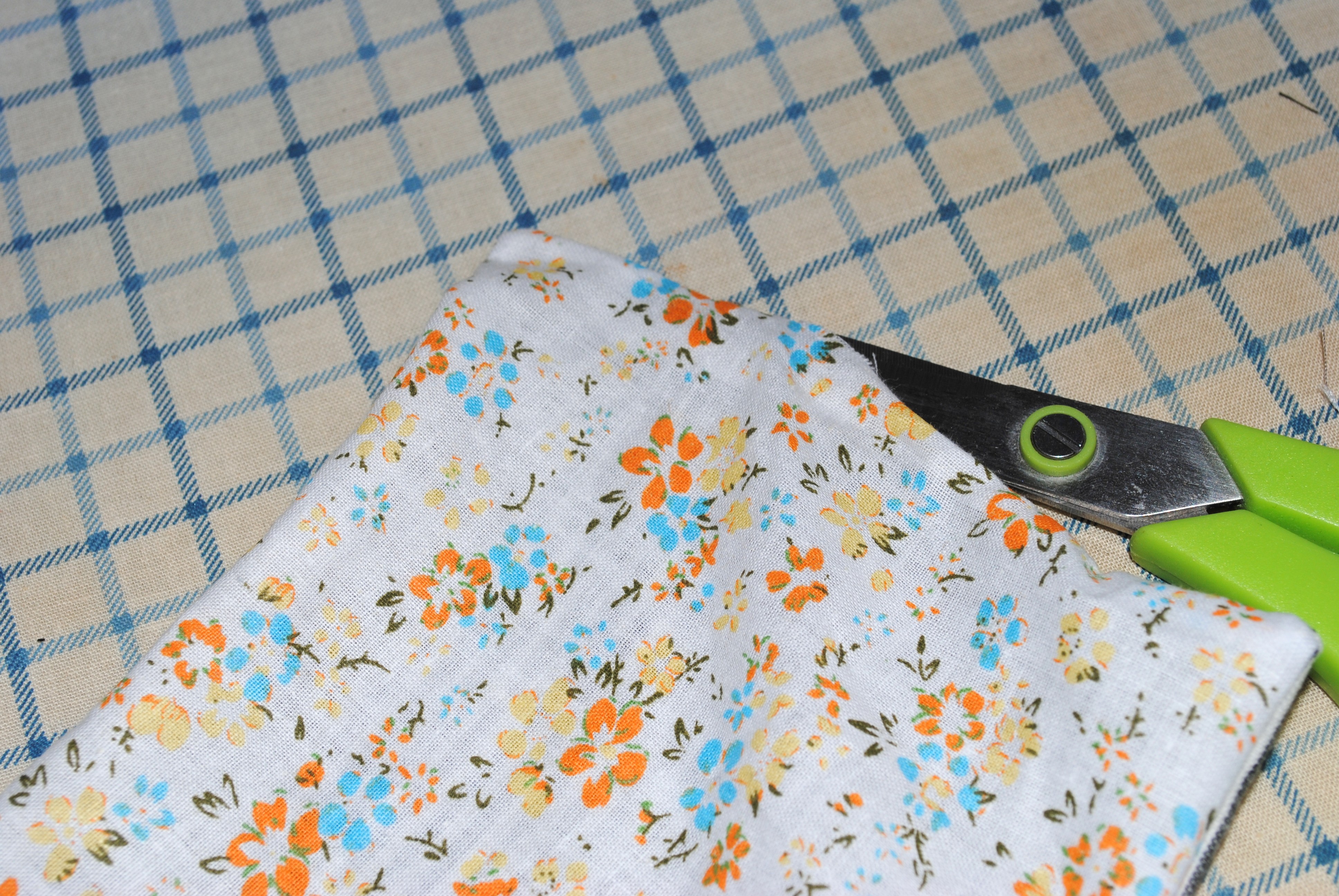 Tissue Pouch Tutorial part of the Gifts under 5 / 15 minutes series