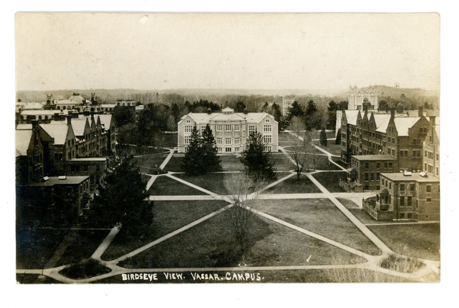 FileVassar quad from North Hall (Jewett House), 1907.jpg Wikimedia