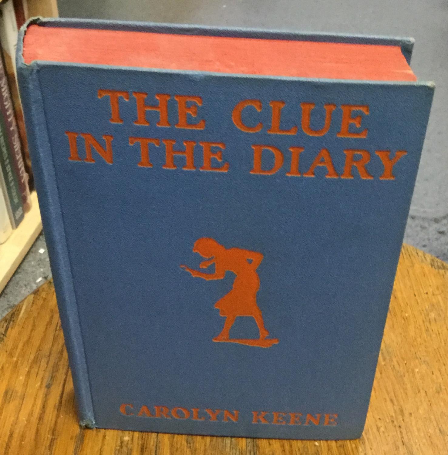 FichierThe Clue in the Diary (1932) dust jacket, 1945 printing.jpg — Wikipédia