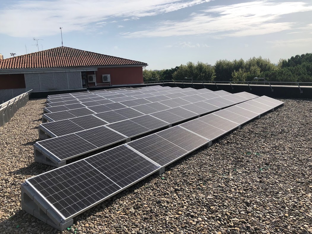 Estrenem plaques solars per fer un Gili més sostenible Institut Samuel Gili i Gaya