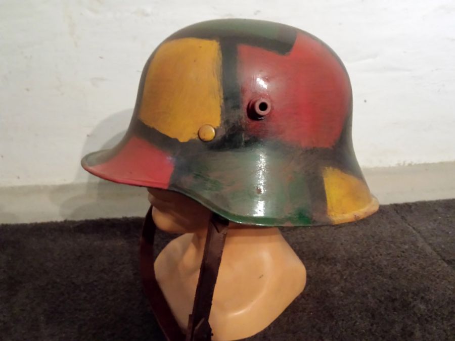 M18 STAHLHELM www.helmfabrik.eu