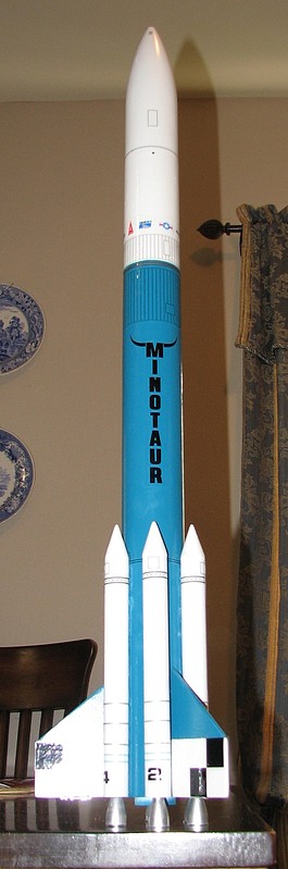 Gallery Pictures Quest Minotaur Advanced Model Rocket Kit Skill Level 3