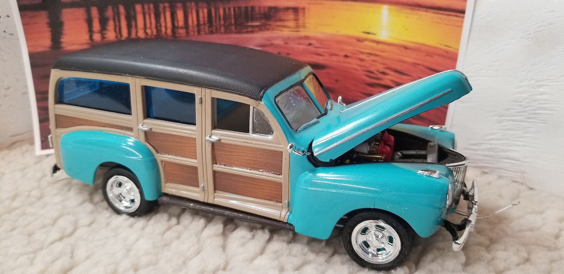 1941 Ford Woody Plastic Model Vehicle Kit 1/25 Scale 90612