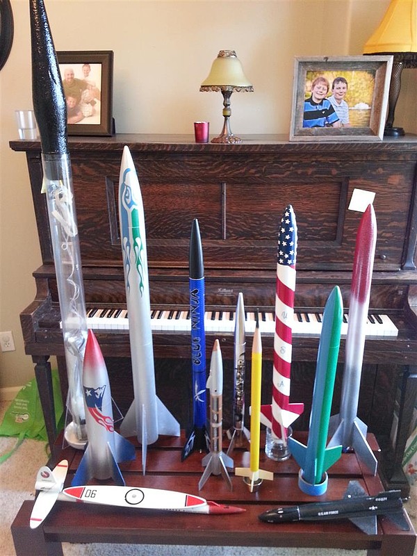 High-Q Advanced Model Rocket Kit Skill Level 3 -- Level 3 Model Rocket