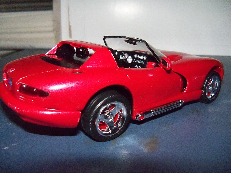 Dodge Viper RT/10 Convertible -- Plastic Model Car Kit -- 1/25 Scale