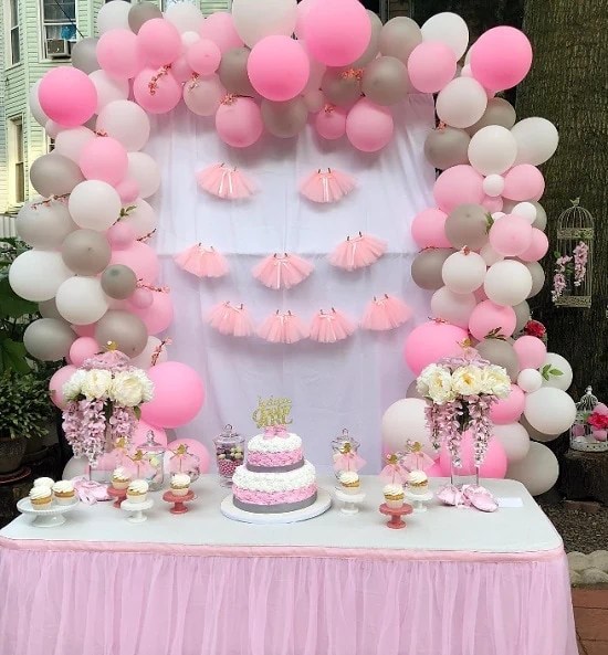 17 Adorable Baby Shower Backdrop Ideas That Will Make Your Photos Pop!
