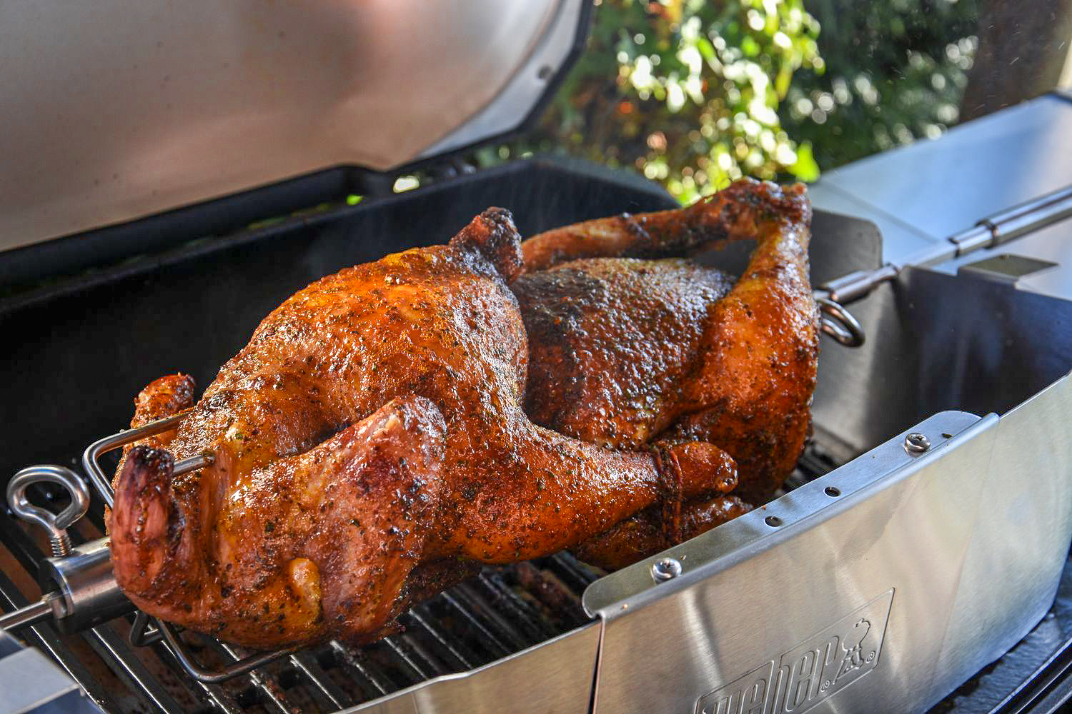Brathähnchen vom Weber Pulse 2000 Weber Grill Junkie