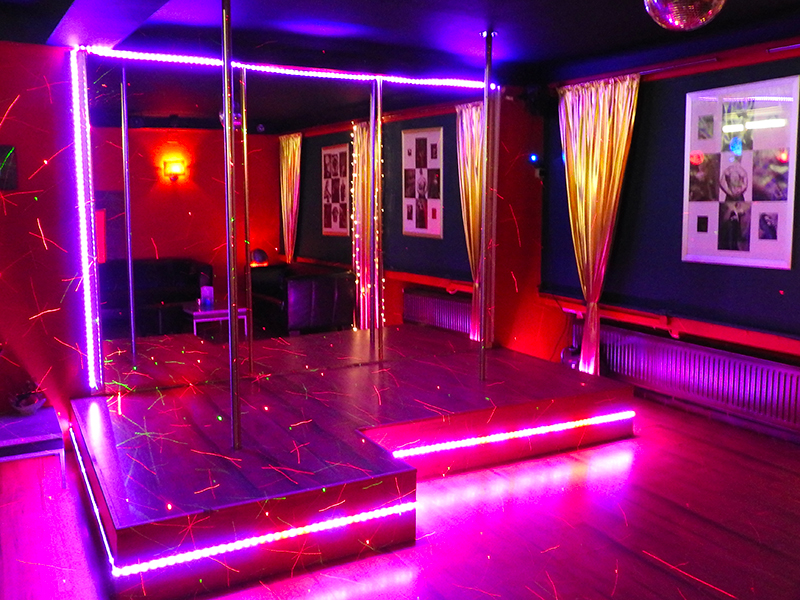 Bunny Club Cabarets, Strip Tease Bar Editus