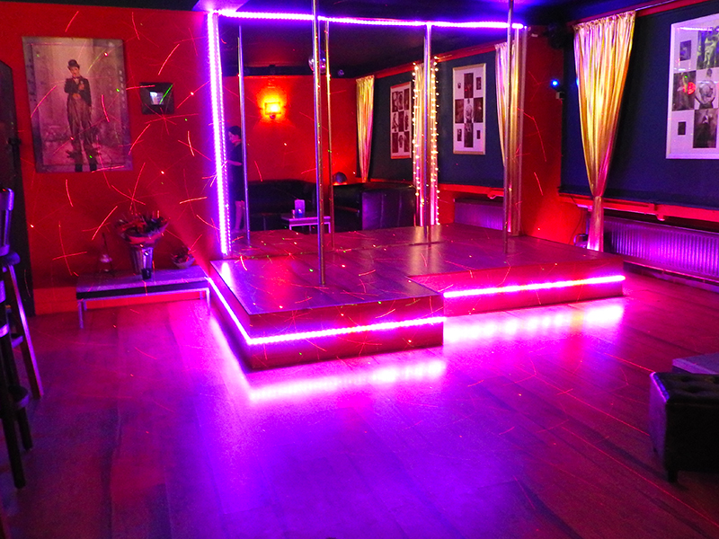 Bunny Club Cabarets, Strip Tease Bar Editus