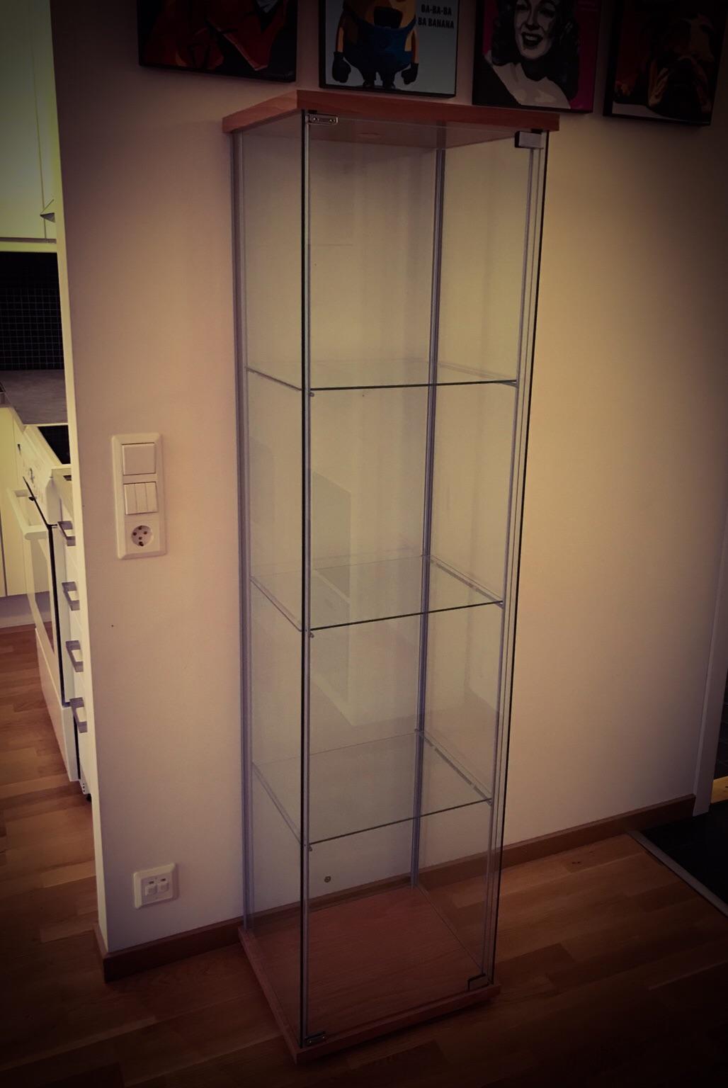 Italiensk Vitrinskåp Vitrinskåp glas in 129 57 Stockholm for SEK 80.00 for sale Shpock