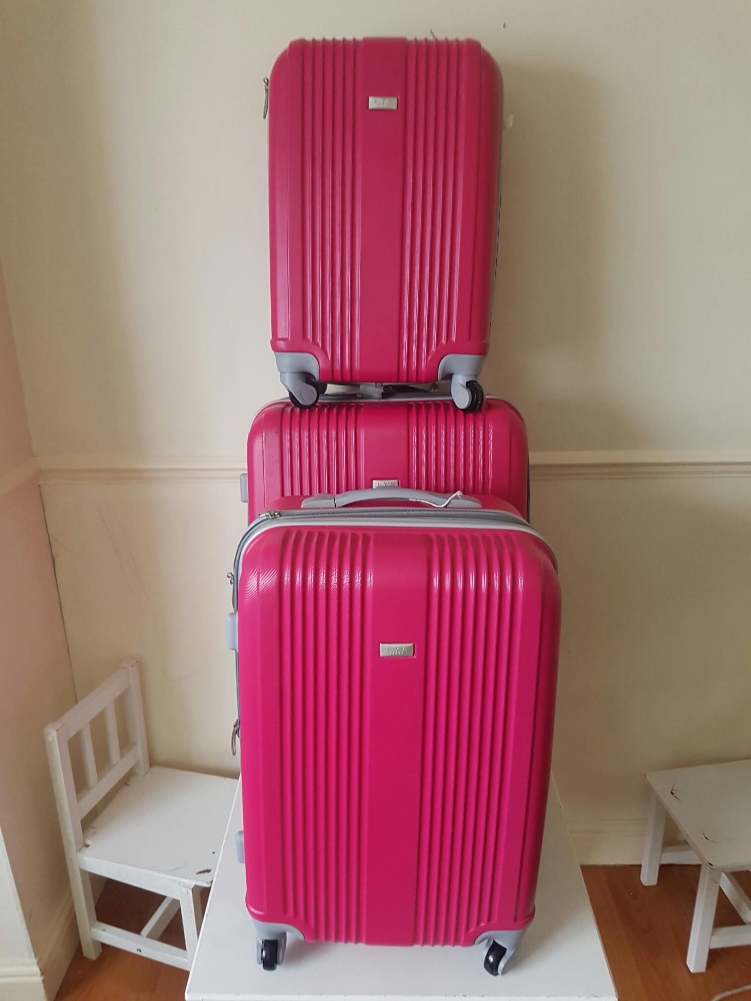 LYS PARIS 3 PIECE SUITCASE in W1J Westminster für £ 63,00 zum Verkauf