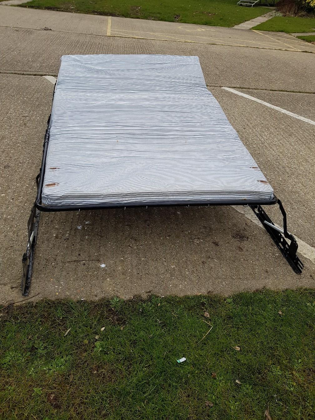 Double bed som'toile ottoman folding bed in TN34 Hastings für £ 12,00