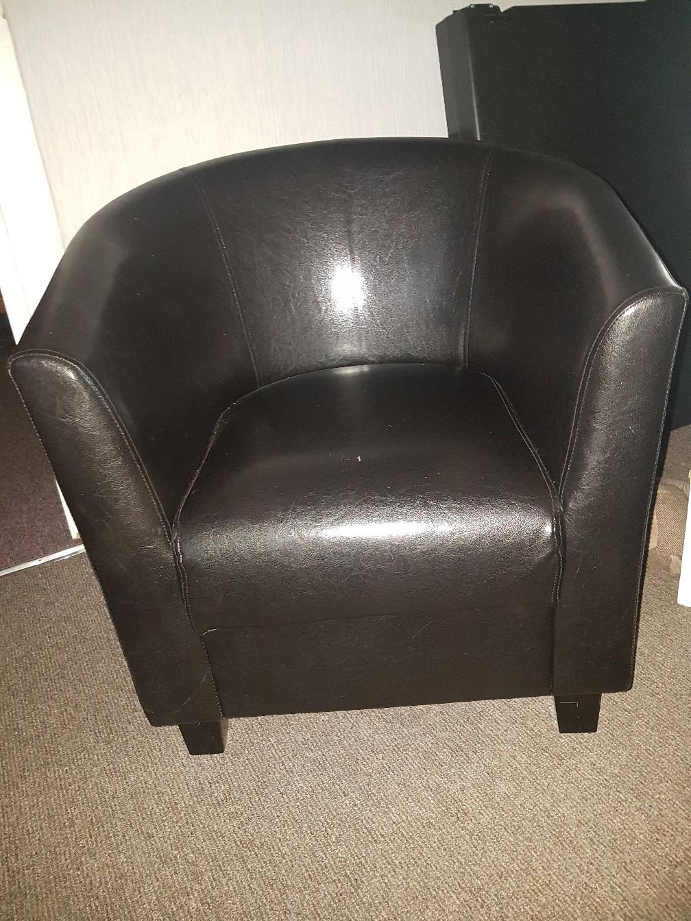 Black leather look Tub Chair in S70 Barnsley for £20.00 for sale Shpock