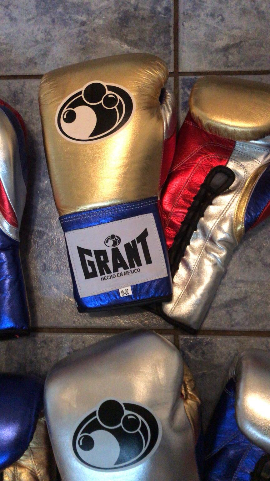 Grant replica boxing gloves in S80 Bassetlaw for £40.00 for sale Shpock