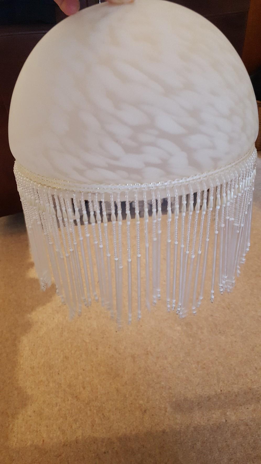 2 Art Deco beaded fringe lamp shades in LE12 Charnwood für 3,00 £ zum