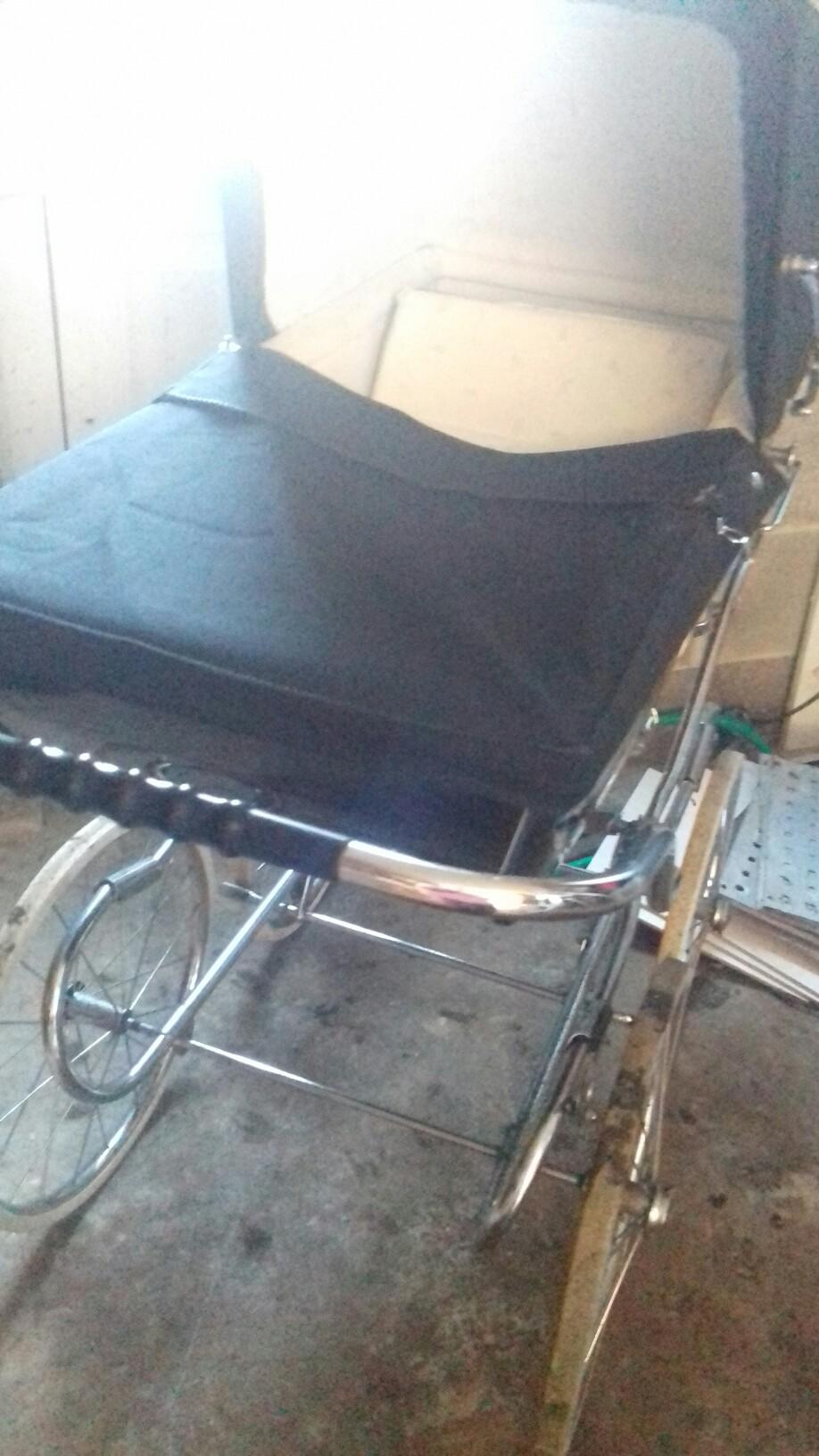 Silver Cross Durham Rose Coach Built pram in LS12 Leeds für 120,00