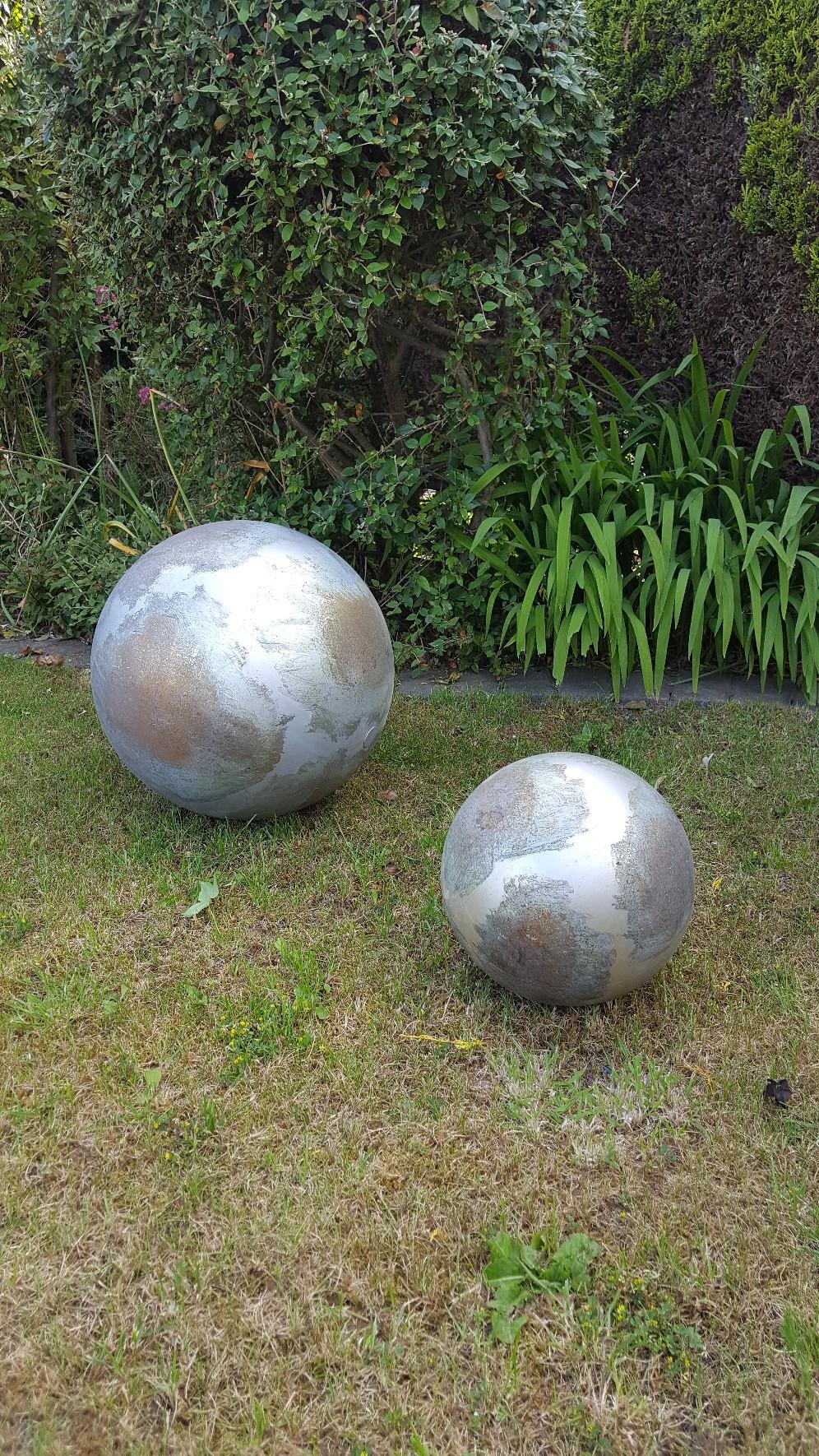 Large Decorative Garden Balls/Spheres x 2 in East Lindsey für £ 15,00